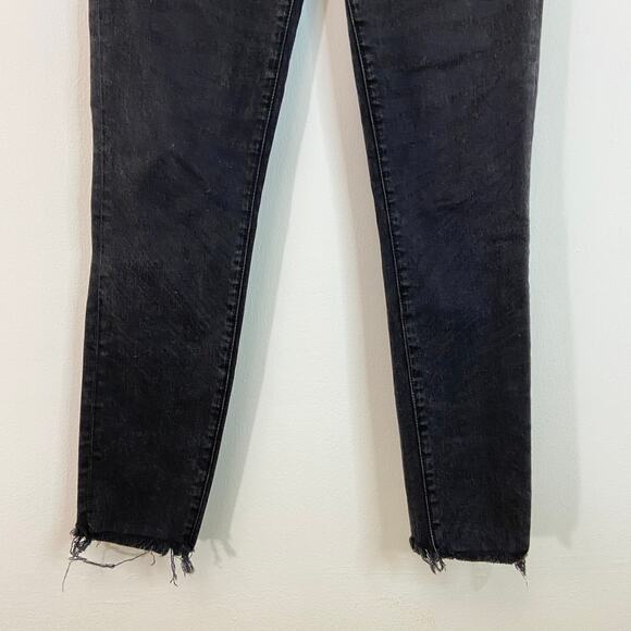 J Brand "Fame" Cropped black Jeans - Picture 5 of 11